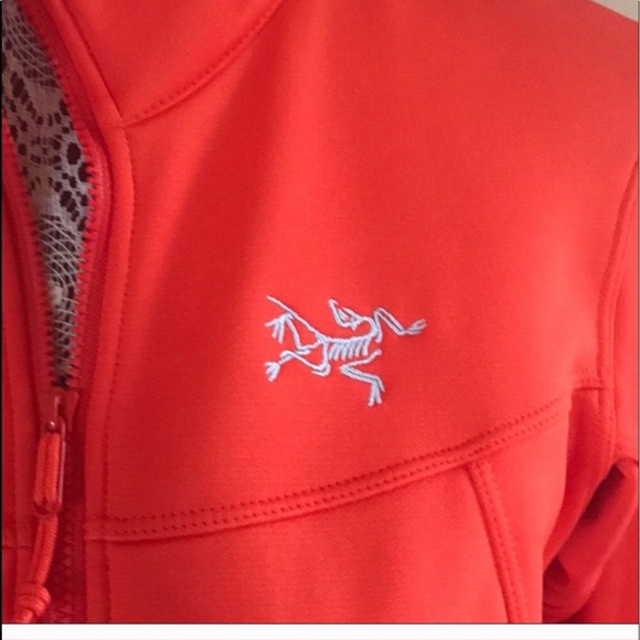 New ARC’TERYX Women’s jacket - Picture 3 of 5